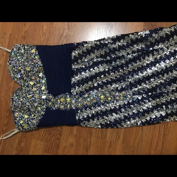 Prom dresses - Picture 5 of 5